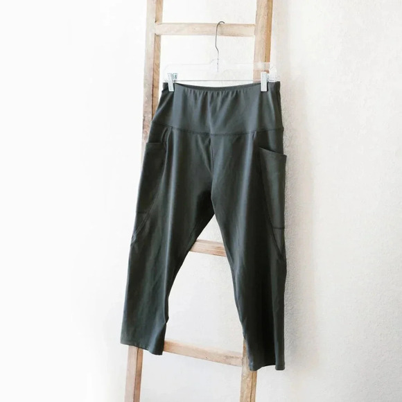 EUC N.Y.L. New York Laundry Size Large Gray/Green Cropped Leggings with Pockets - Picture 2 of 7